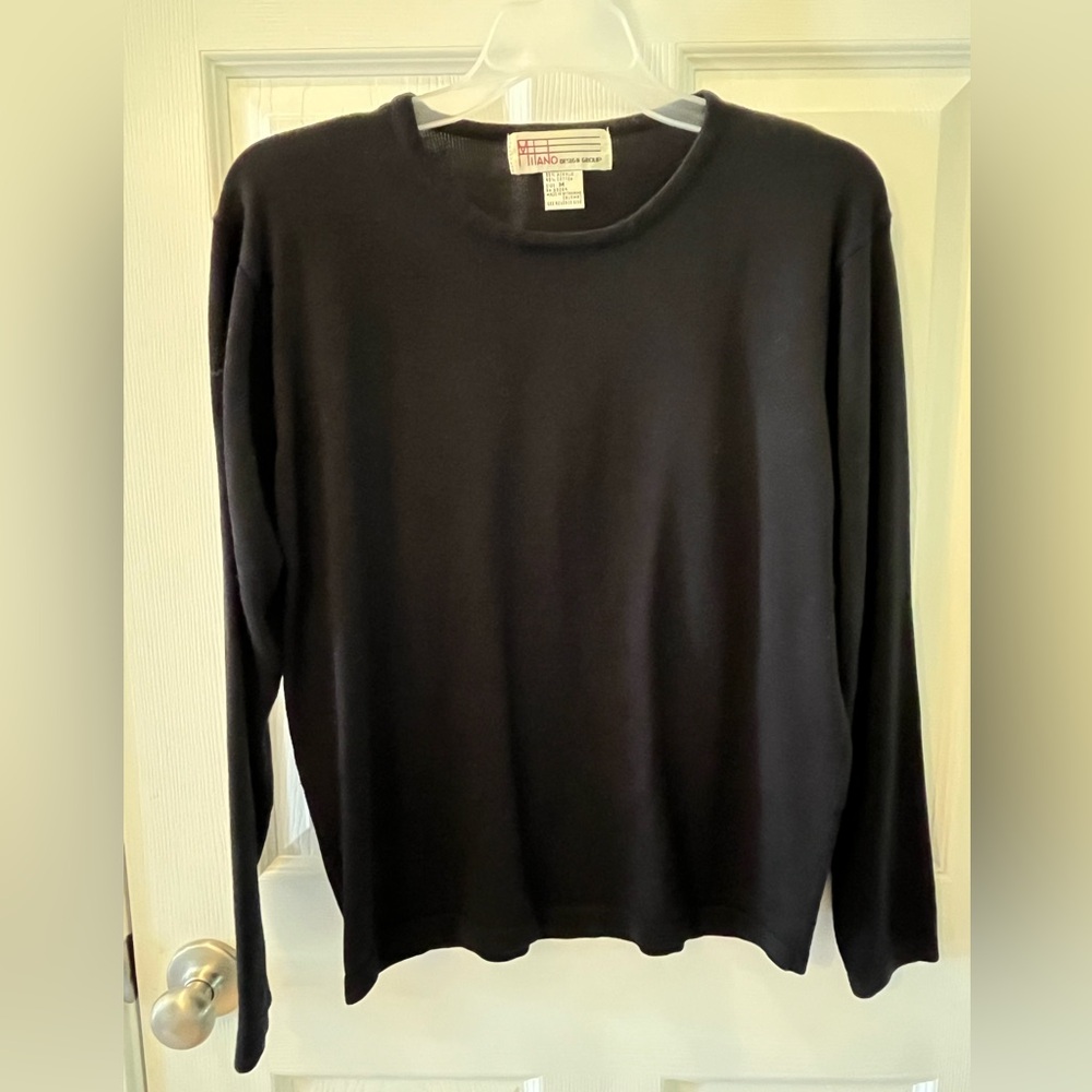 Milano Design Group Women’s Medium Black Long Sleeve Sweater